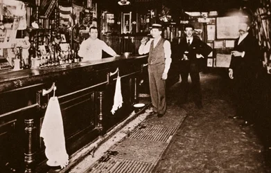 Steve Brodie in seiner Bar, der New York City Tavern